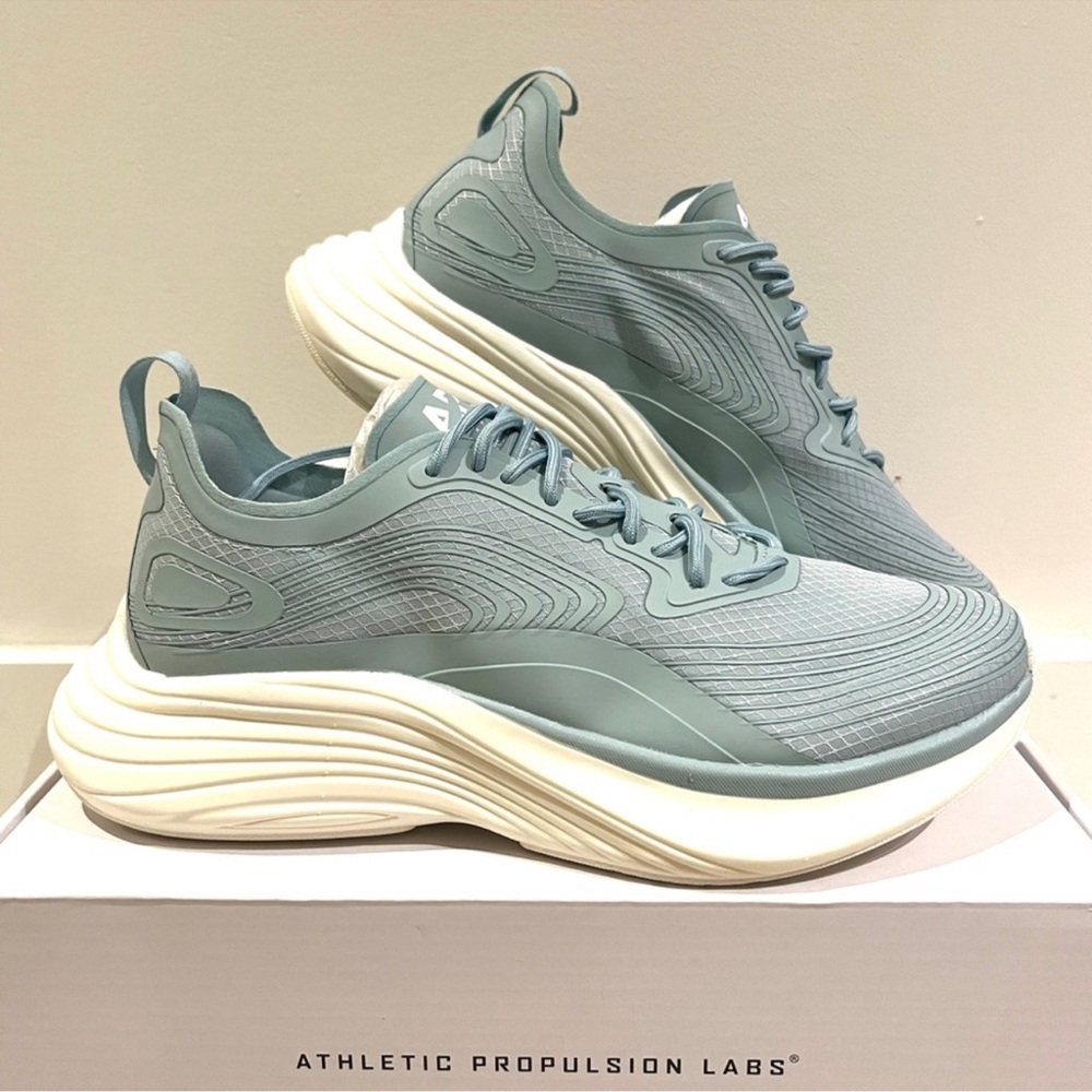 APL Women's Streamline 7.5 MSRP $350